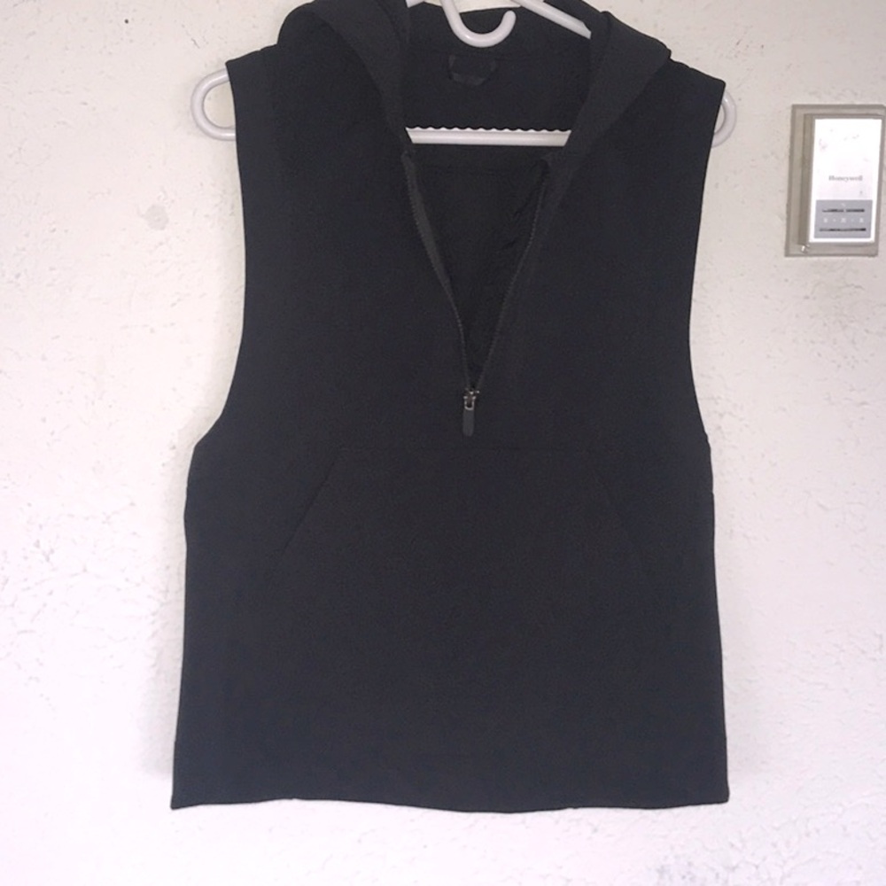 Lululemon Black ReForm Vest Sz 4